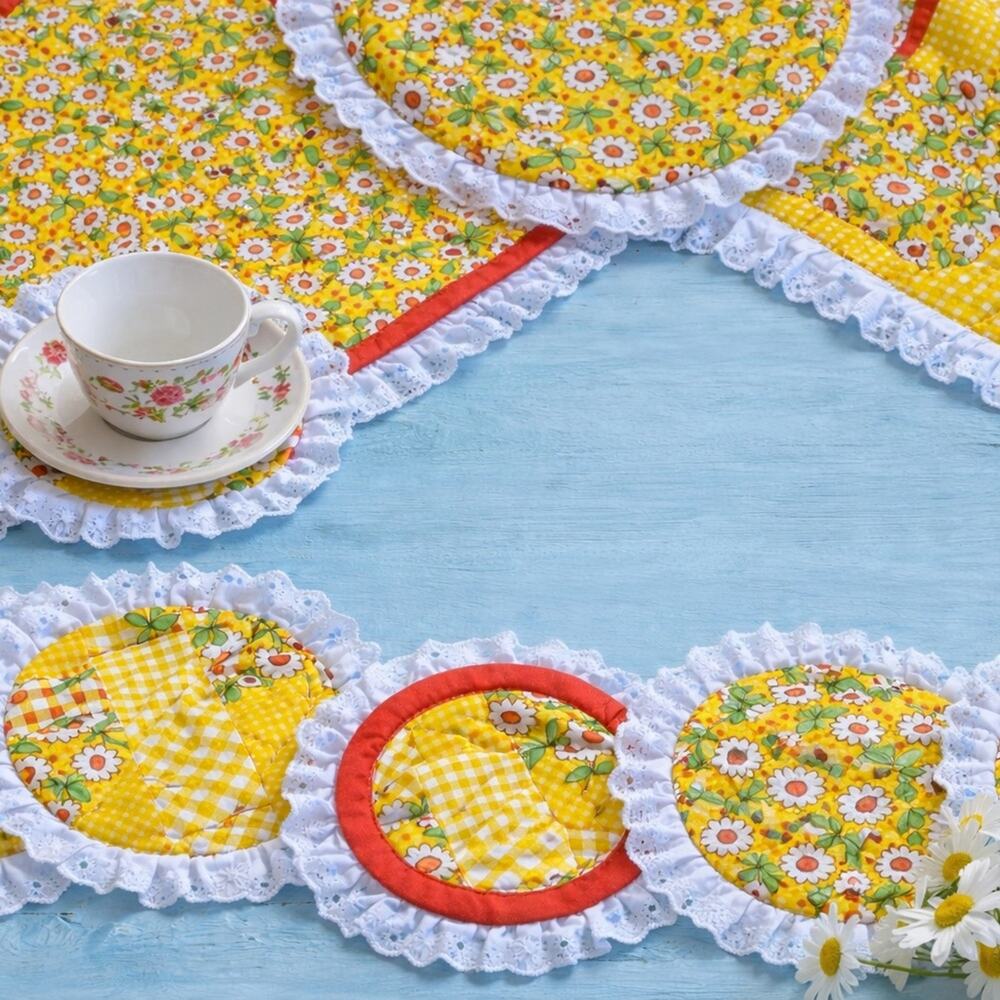 Vtg Reversible Quilted Placemats & Fabric Coasters Set Daisy Floral Patchwork